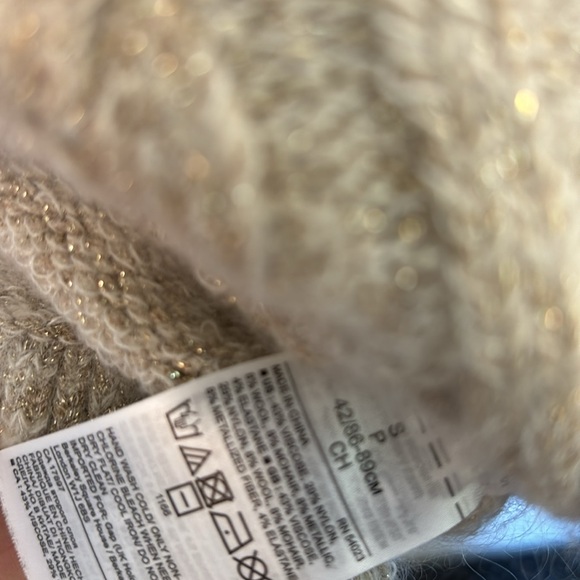 Gorgeous Rare Limited Edition Banana Republic cream and gold sweater. - Picture 5 of 7